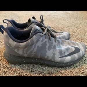 Men’s Nike Roshe Run. Size 8